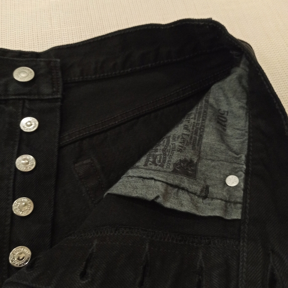 Levis 501 Jean Shorts Womens Size 28 Black Stowaway Distressed Cutoffs - Picture 10 of 16